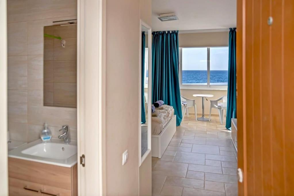 First Line Ocean View Studio Puerto de Santiago  Luaran gambar